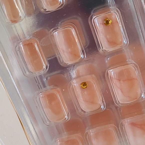 Style Essentials Press On Nails - Picture 8 of 10